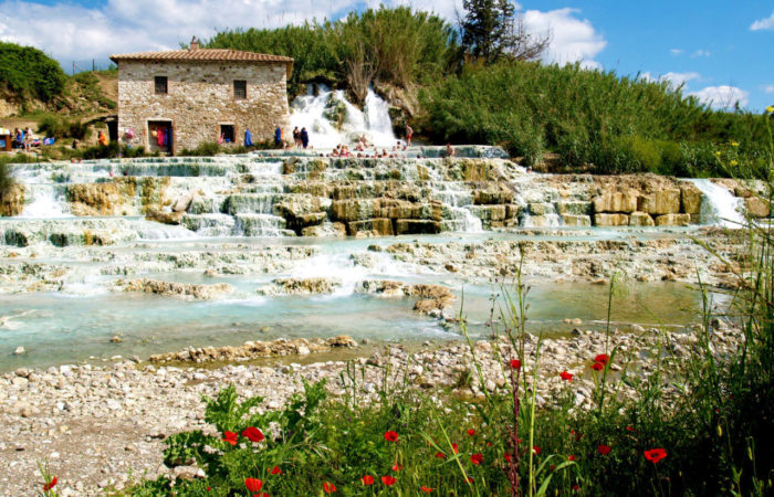 B&B vicino alle terme di Saturnia, prenota il Bed and Breakfast Nonna Nara con camere e piscina a meno di un'ora dalle Cascate del Mulino